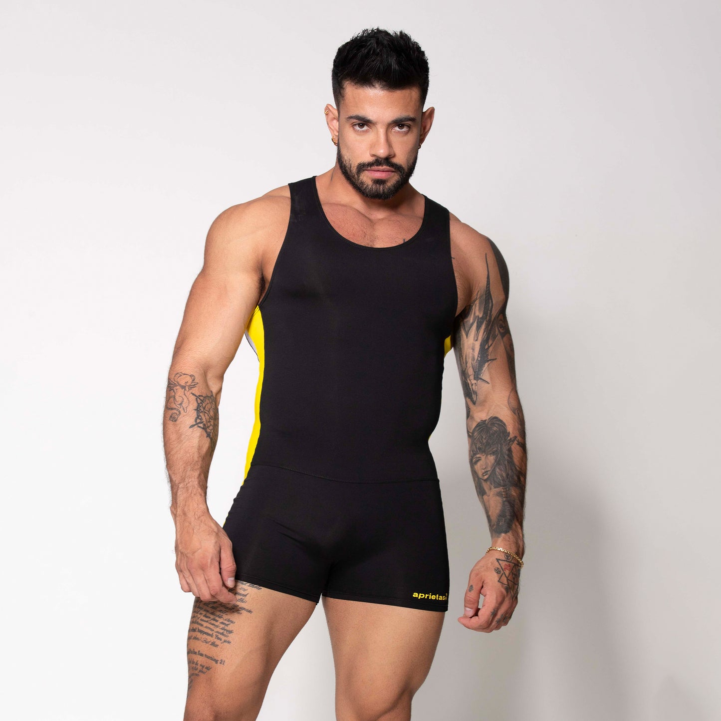 LUCHADOR NEGRO FRANJA AMARILLA-BLANCA