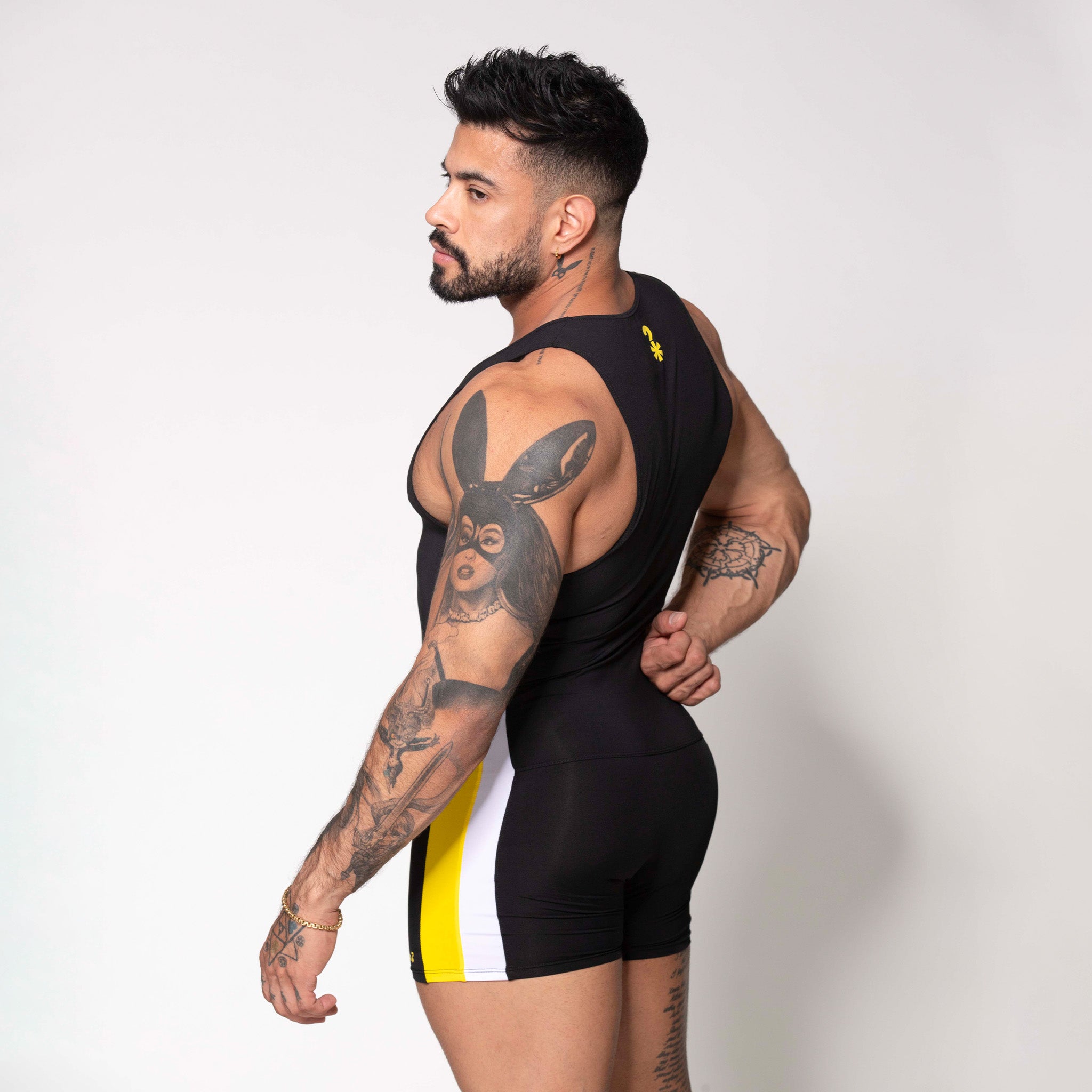 LUCHADOR NEGRO FRANJA AMARILLA-BLANCA