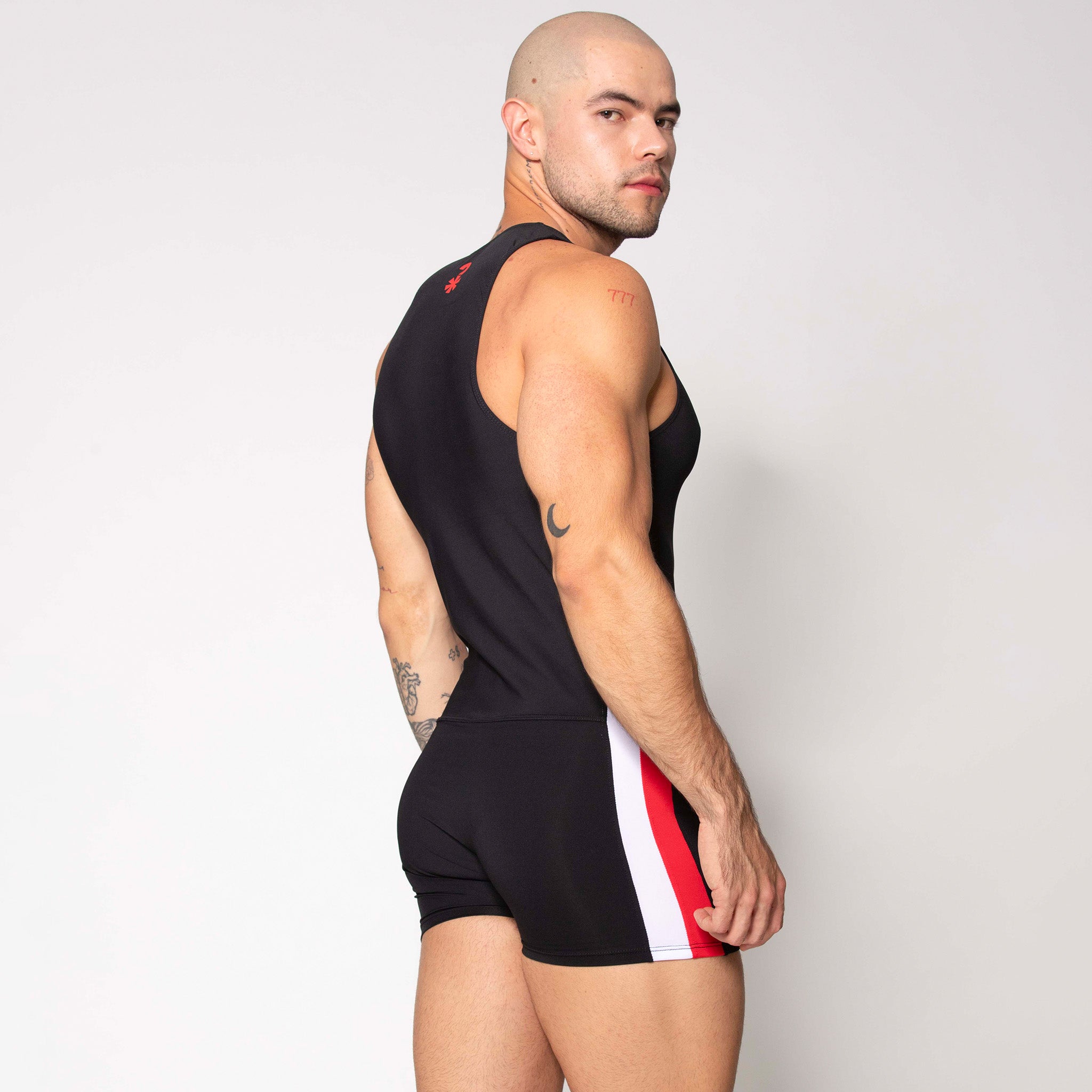 LUCHADOR NEGRO FRANJA ROJA-BLANCA